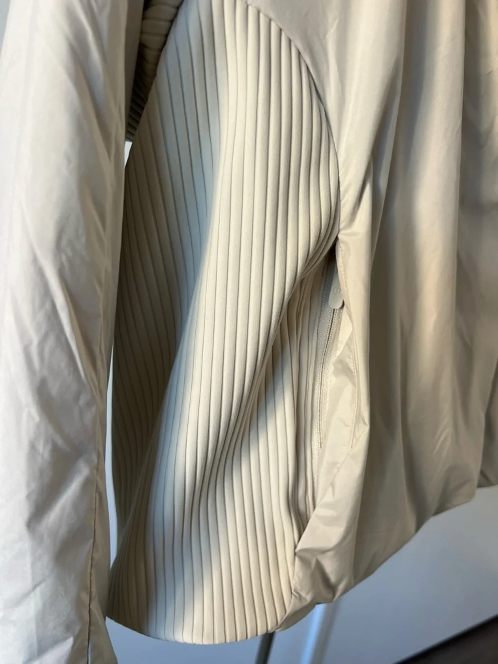 Lululemon Athletica Sleek City Cropped Jacket - Picture 6 of 12